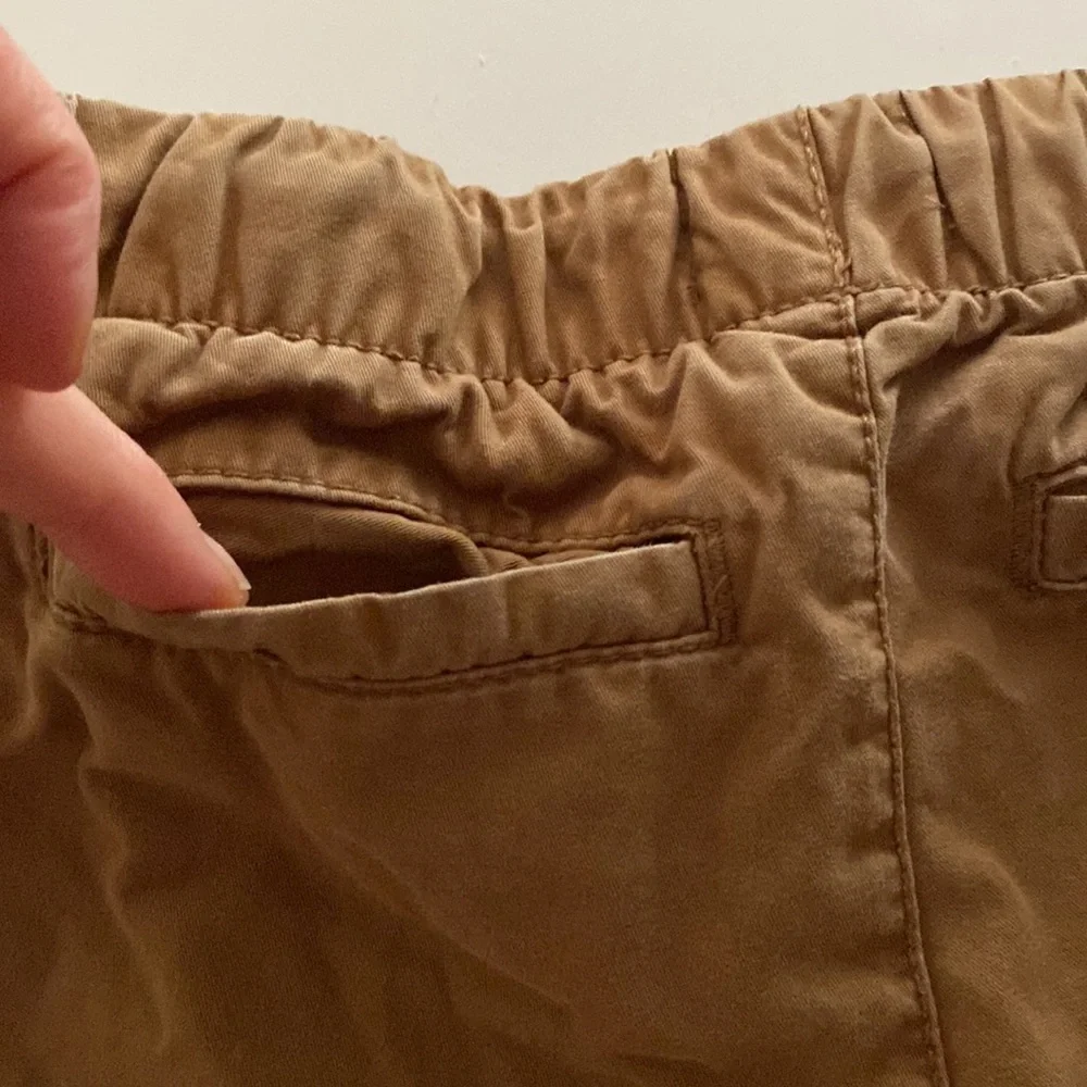 Old Navy Jogger Style Elastic Waist Khakis (Kids 6/7)